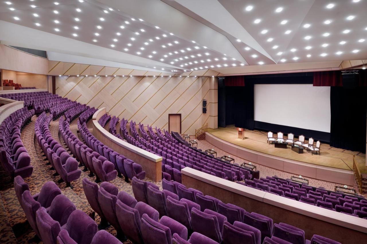 Officers Club & Hotel Abu Dhabi Exterior foto The Auditorium